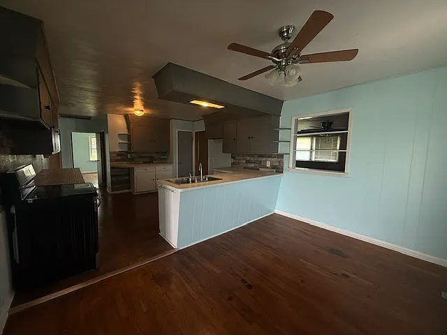 3 bed, 1.5 bath, $1,800 — Photo 2