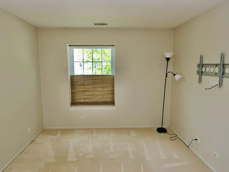 1047 Auburn Ln — Photo 14