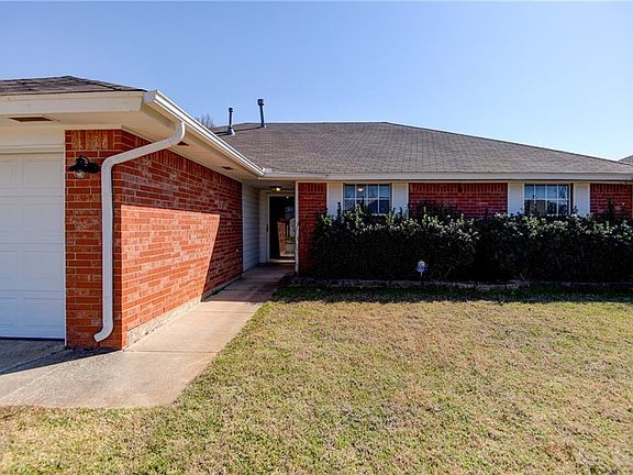 3rd image of 736 W Dowden Dr