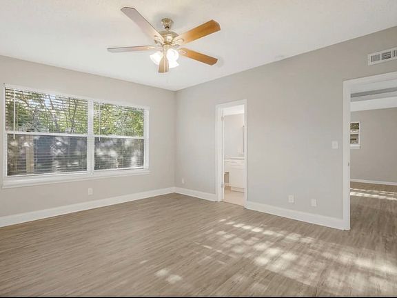3rd image of 1927 Banna Dr