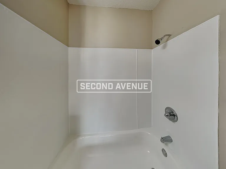 1740 N Myrtle Ave — Photo 14