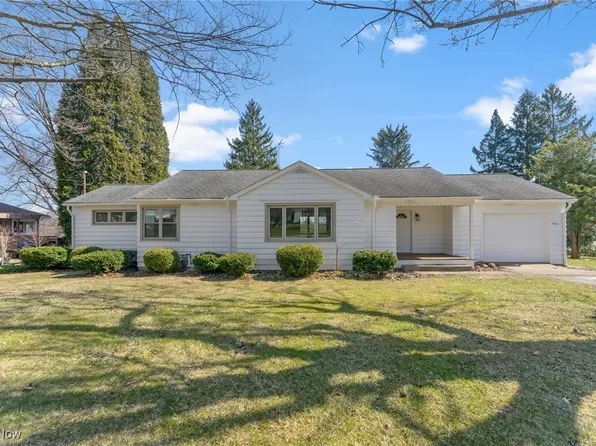 409 Golf Dr, Brookfield, OH 44403