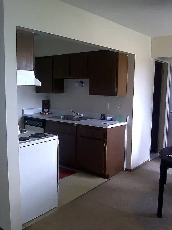 Pleasantview Manor Apartments — Photo 4
