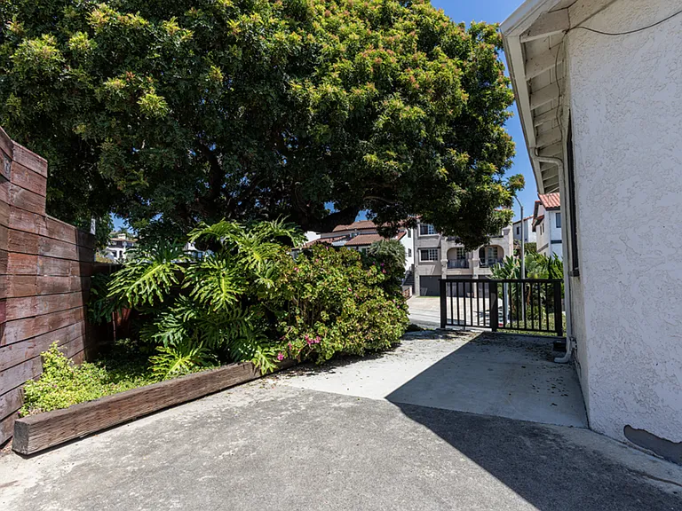 506 Avenida Victoria — Photo 12