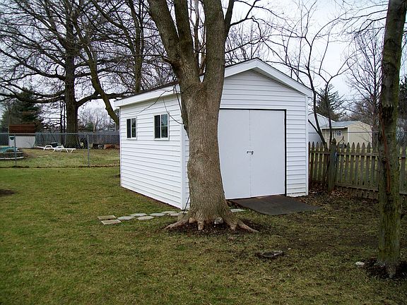 4th image of 2556 Bridlewood Ct