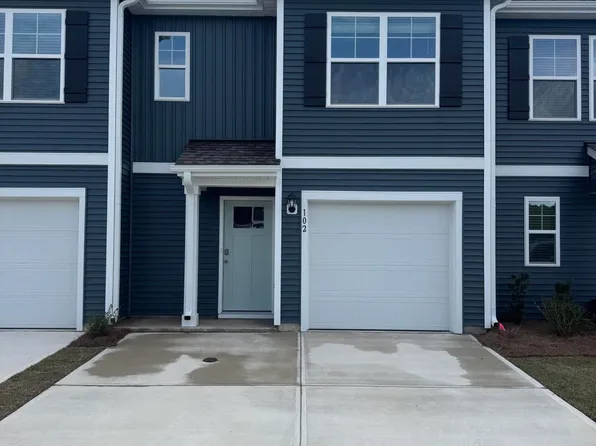 102 N Grassland Rd, Surf City, NC 28445