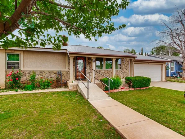 1107 NW 3rd St, Andrews, TX 79714