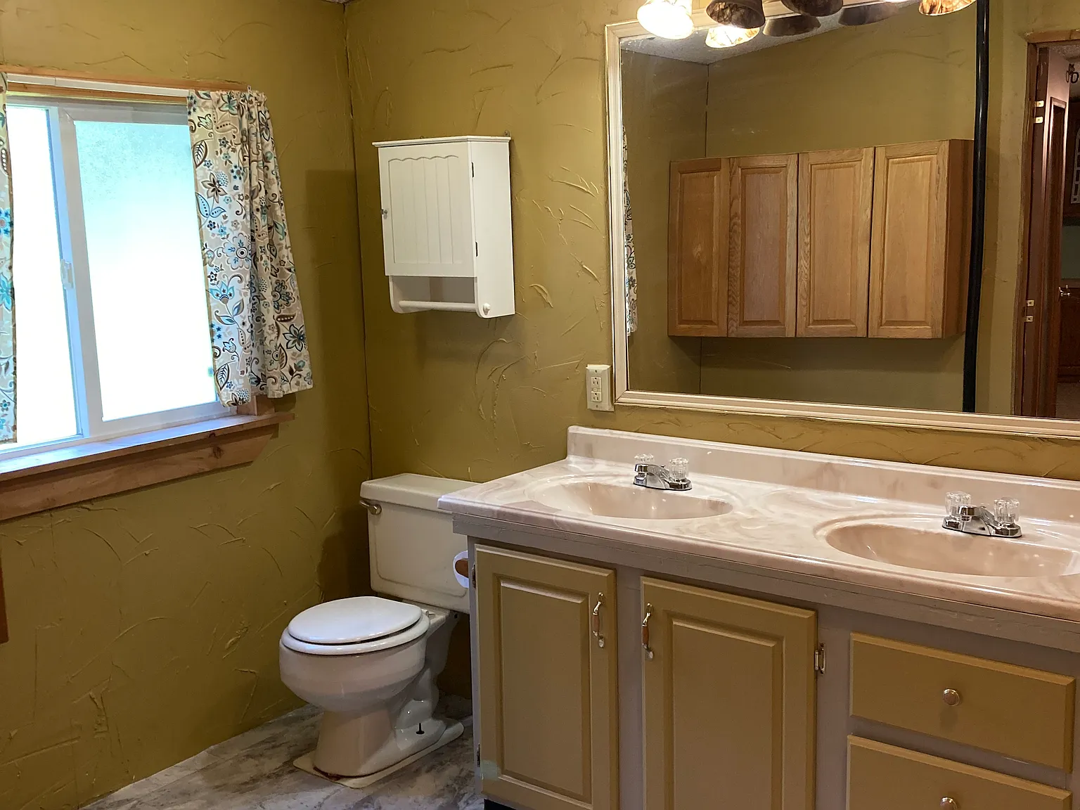 3 bed, 1800 sqft, $1,800 — Photo 3