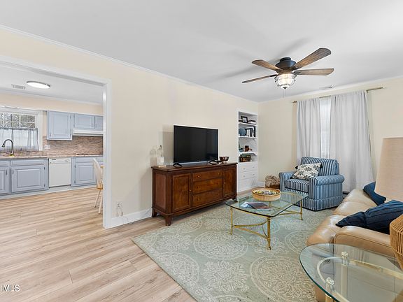 5th image of 8 Higgins Road