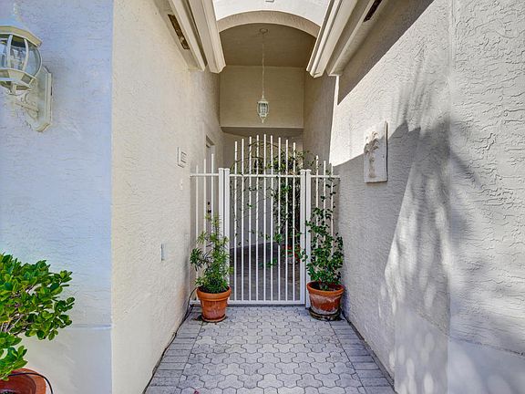 4th image of 421 Coral Cove Dr