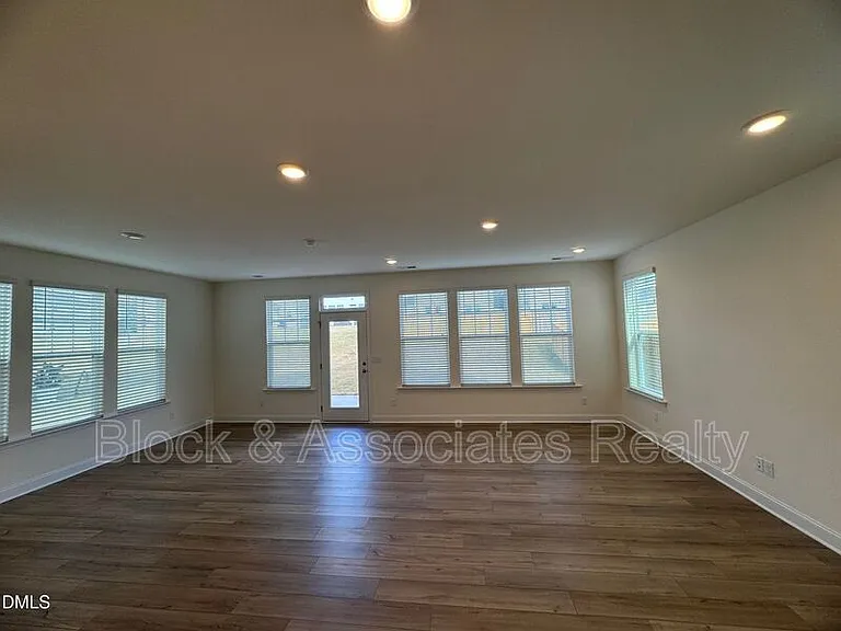 37 Bluebell St — Photo 4