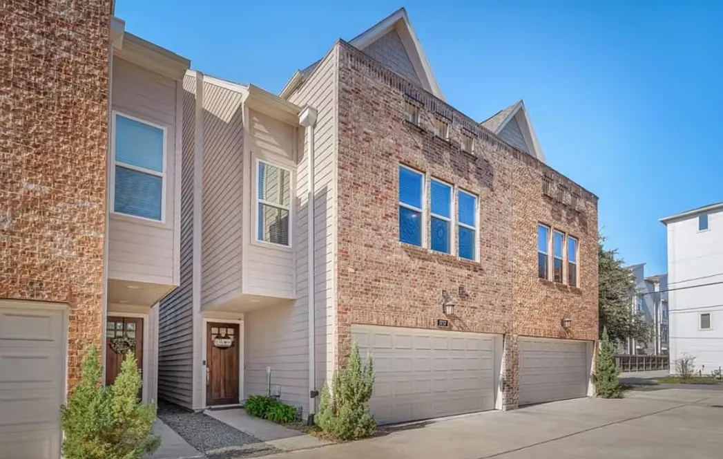 3 bed, 3.5 bath, 2132 sqft, $3,200 — Photo 2