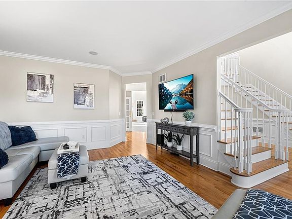 4th image of 30 Lenihan Ln