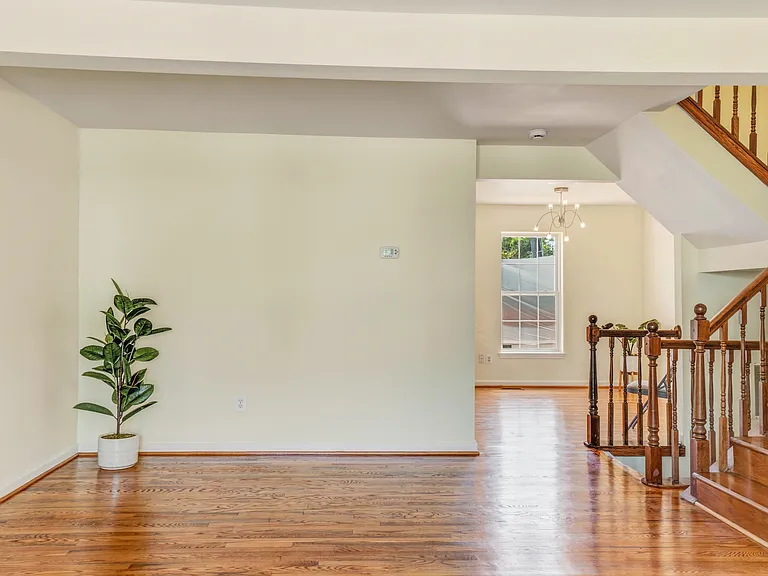 6423 Katherine Ann Ln — Photo 3