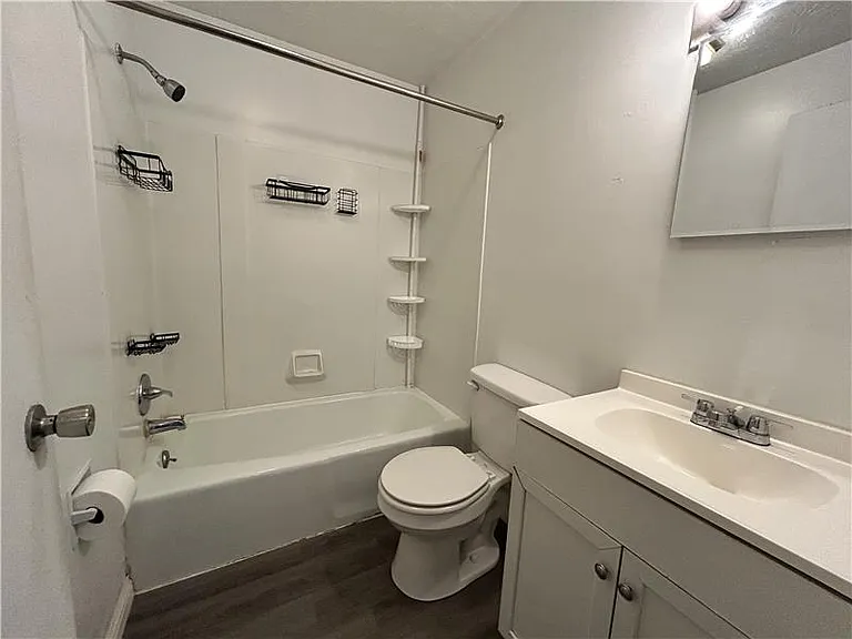 28 Pioneer Dr #2 — Photo 6