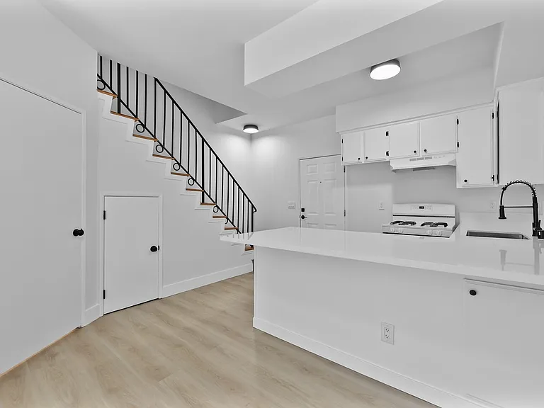 6606 Hazeltine Ave #108A — Photo 3