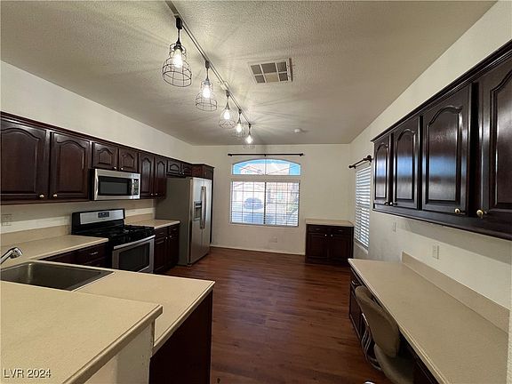 3rd image of 2212 Bridle Wreath Ln