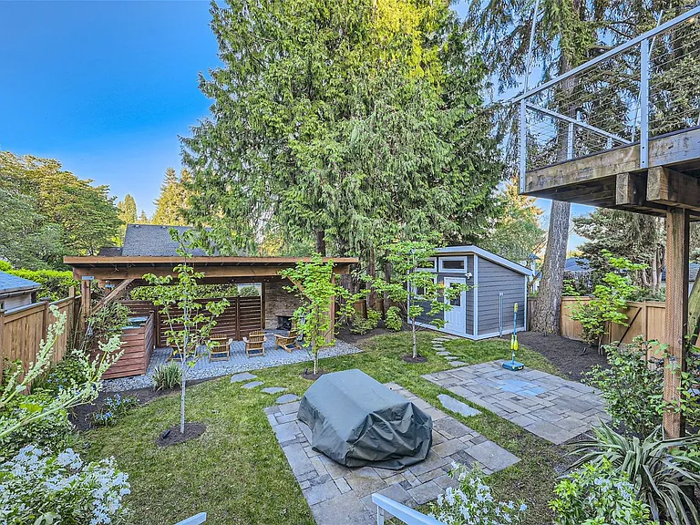 6202 38th Ave NE — Photo 28