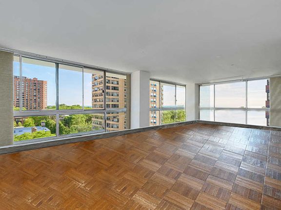 3rd image of 320 W Oakdale Ave APT 802