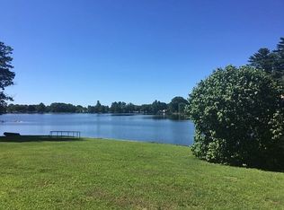 4 Woodbine Cir, Bridgeport, CT 06606