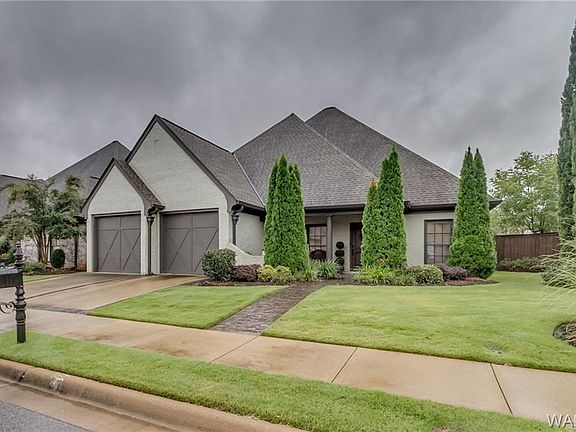 3rd image of 716 Cambridge Ln