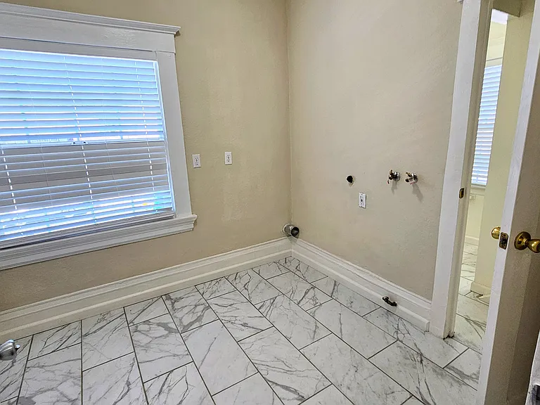 5117 Foothill Blvd #4 — Photo 9