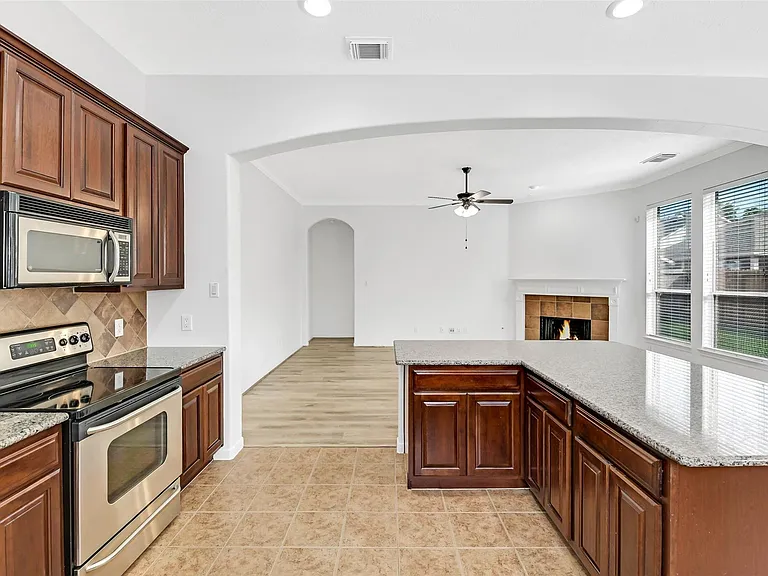 19227 Countryhills Ct — Photo 13