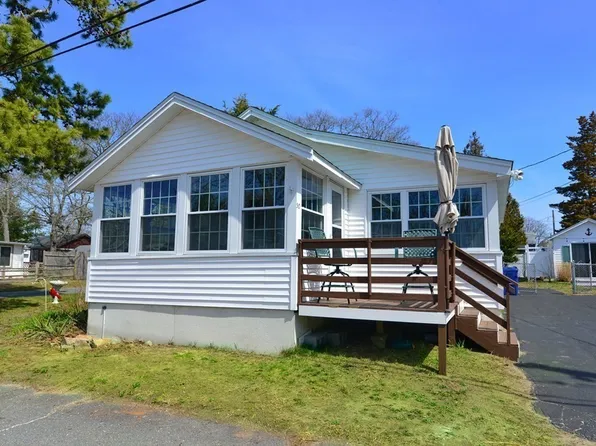 50 Pleasant St, Wareham, MA 02571