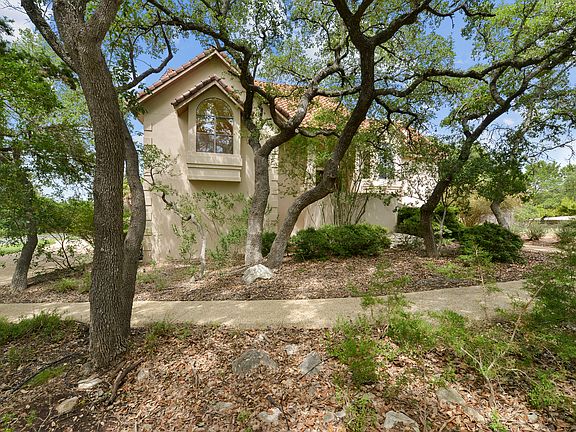 3rd image of 1002 Flagstone Dr