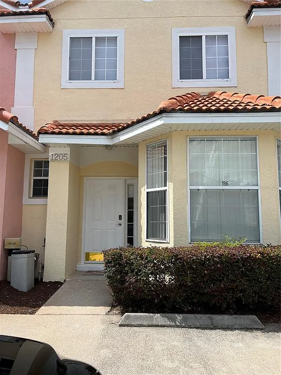 3 bed, 2.5 bath, 1468 sqft, $2,100 — Photo 2