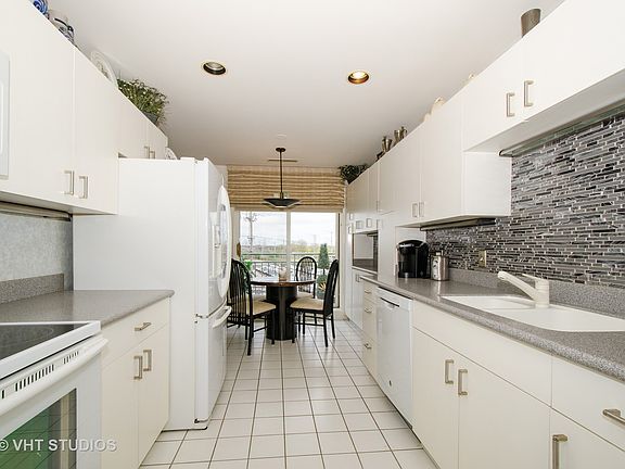 5th image of 4747 Howard St
