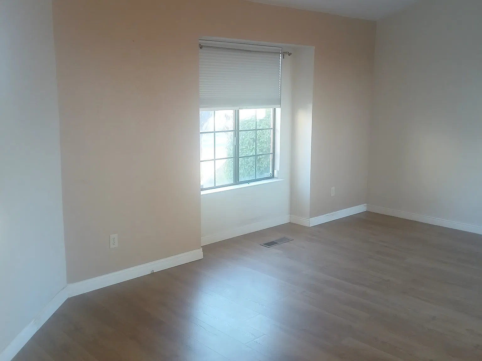3 bed, 1915 sqft, $3,580 — Photo 2