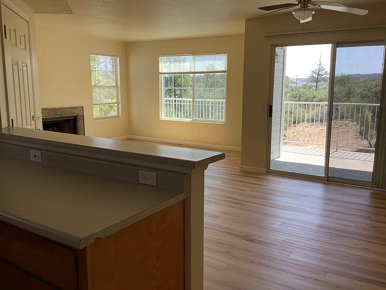 604 N Bagby Dr #B — Photo 8