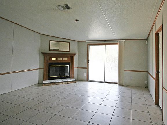 4th image of 217 Horsetail Ave