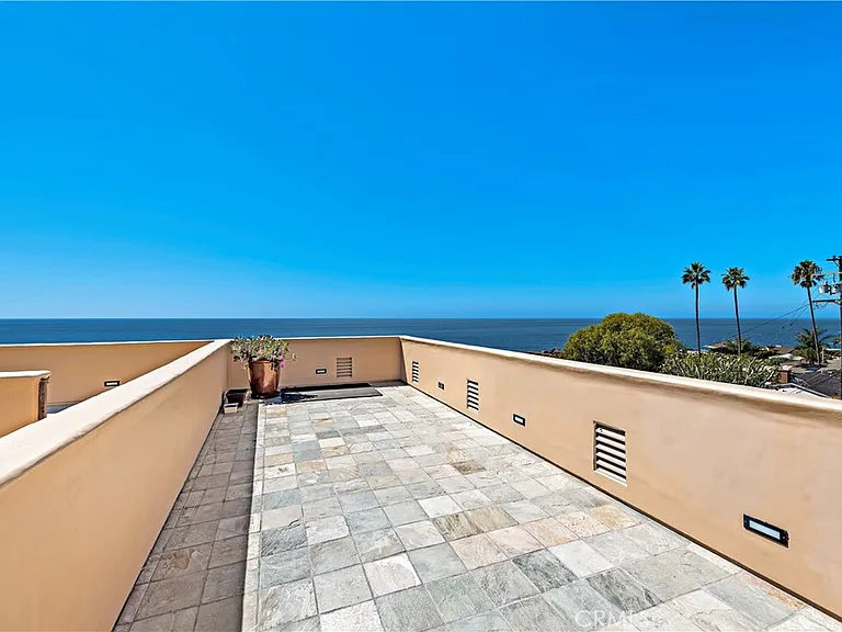 2037 S Coast Hwy #12 — Photo 6
