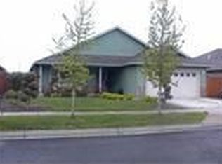948 Newcastle St, Medford, OR 97501