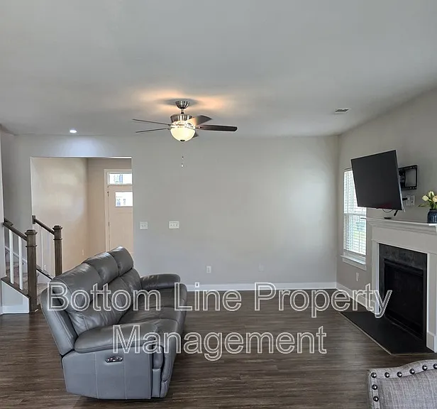 2030 Sewall Ave SW — Photo 11