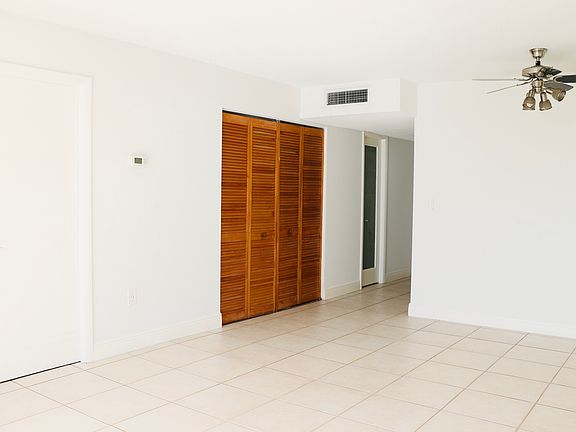2nd image of 6900 Bay Dr APT 4A