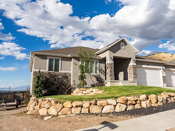 3rd image of 1069 E 150th Ln S