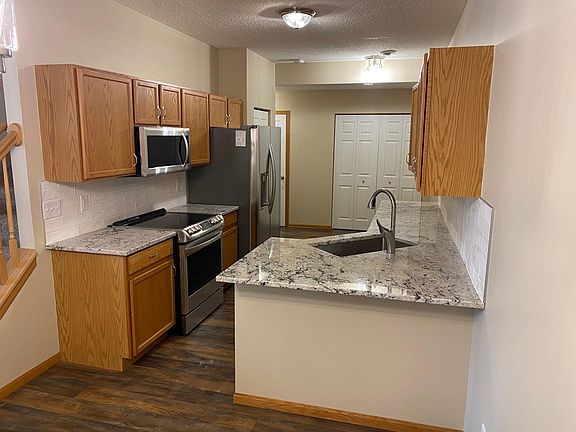 Kitchen and Breakfast Bar
