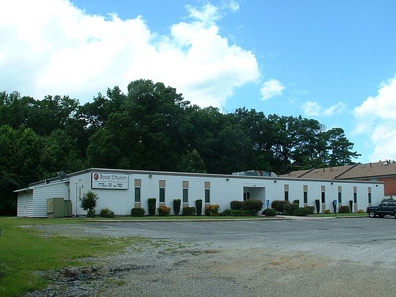 2nd image of 340 Tabbs Ln