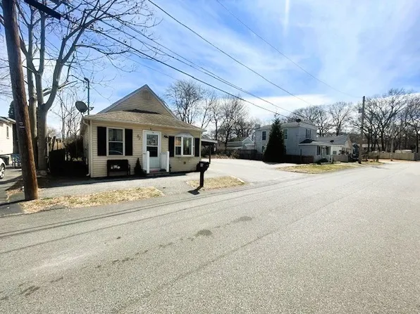 82 Fuller St, Warwick, RI 02889