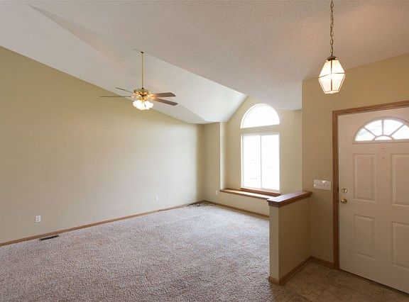 3rd image of 105 S Warren Ave
