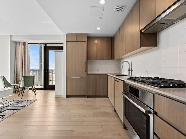 40th Rd Unit 9H, Flushing, NY 11354
