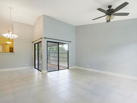 3rd image of 103 Lakewood Dr APT 23D