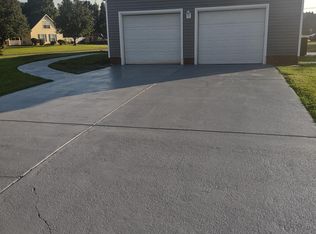 490 Woodwind Dr, Spring Lake, NC 28390