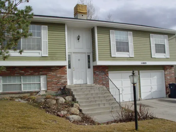 11889 S Woodridge Rd, Sandy, UT 84094