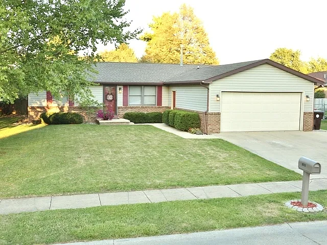 1010 Lancaster Dr photo 1