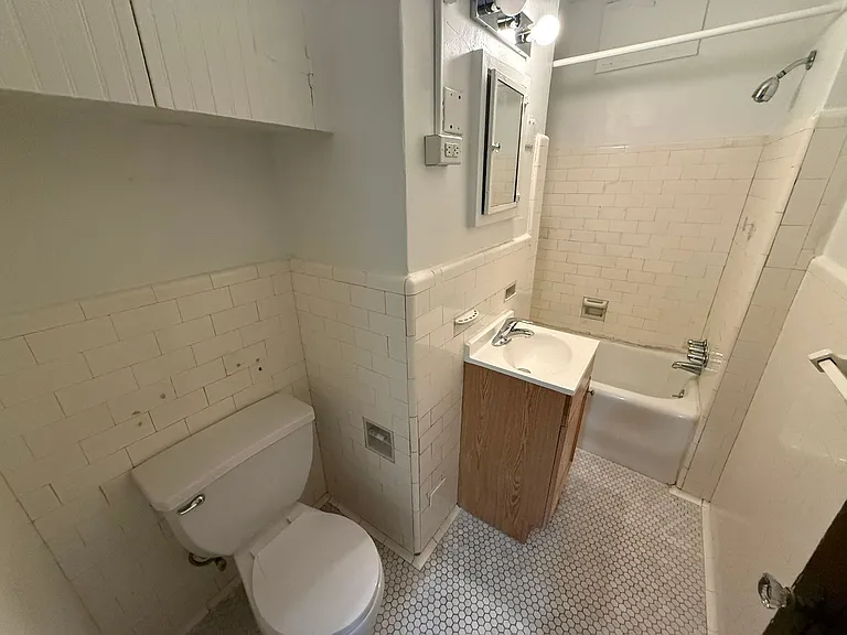 King Edward Annex Apartments — Photo 34