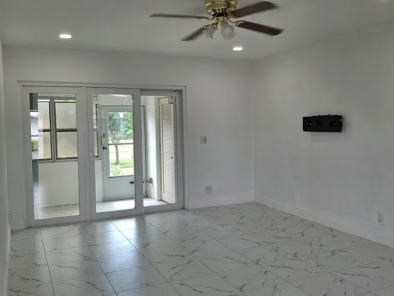 2739 Emory Dr W #J — Photo 2